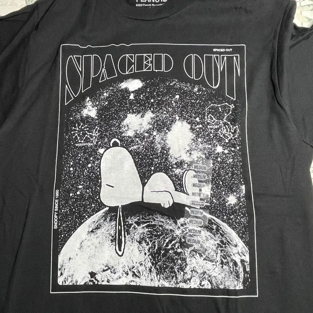 Peanuts Snoopy Spaced Out Graphic T-Shirt Black Cotton Medium Mens‎